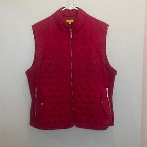 Daisy Quilted Vest 
Size 1X 
Maroon color with gold accents